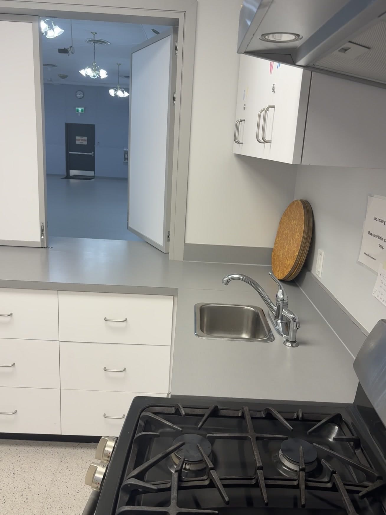 Kitchen serving hatch